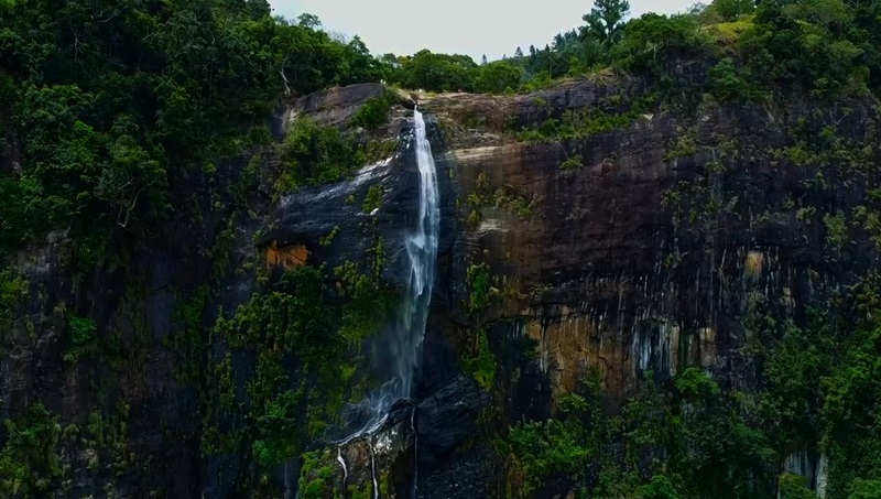 ディアルマの滝（Diyaluma fall）の写真