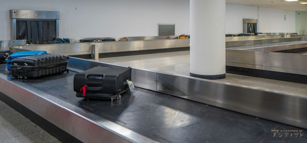 空港の荷物受け取りの写真